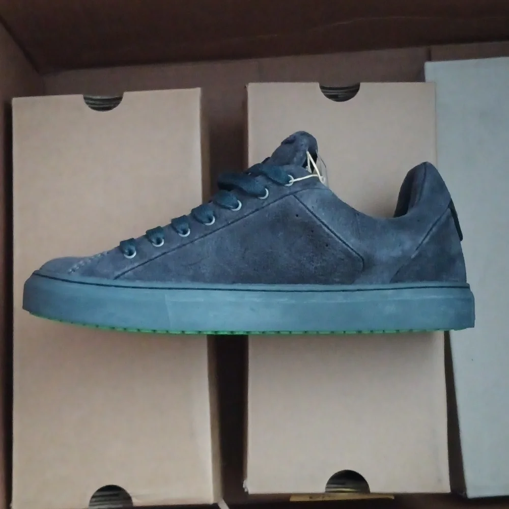 - Satorisan Men's Somerville Winter Smoke Sneakers. Size 42  US (8.5 Men)